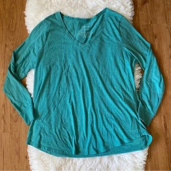 💖SALE💖 TORRID GREEN CLASSIC FIT V-NECK LONG SLEEVE TOP BASIC CASUAL NORMCORE - Picture 1 of 6